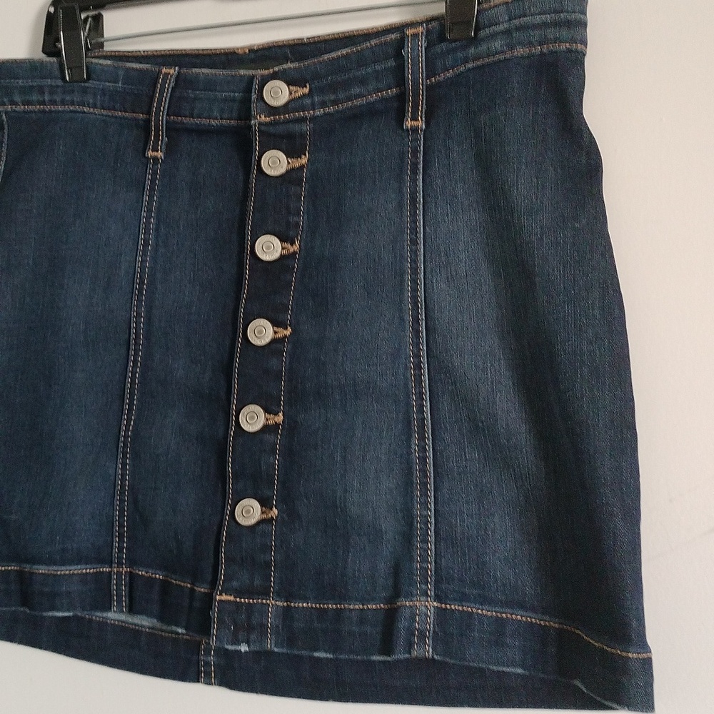 Flying Monkey Front Button Down Skirt Size 29 - image 3